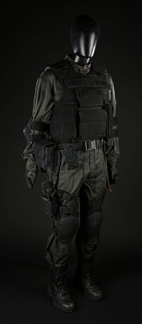 The great day of the flyers. Prop Store - Ultimate Movie Collectables