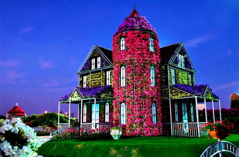 The killers of course have had their fair share of legendary t appearances over the years. Flower House in Dubai Miracle Garden Park | Series 'Unique ...