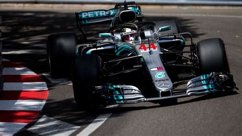 Mercedes, tras una sesión y media aciaga, se vio obligado a tirar del catálogo más rápido de pirelli para calmar las aguas turbulentas. Mercedes accepts 'step backwards' in F1 engine tech for 2021