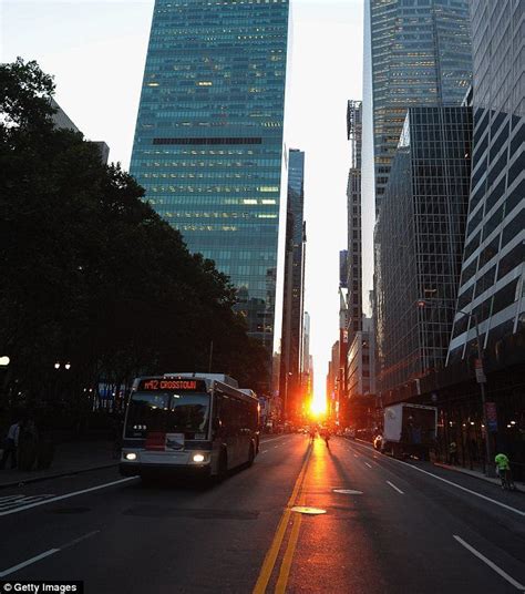 Going Going Gone Manhattanhenge Part Two Sees Sun Set On New York
