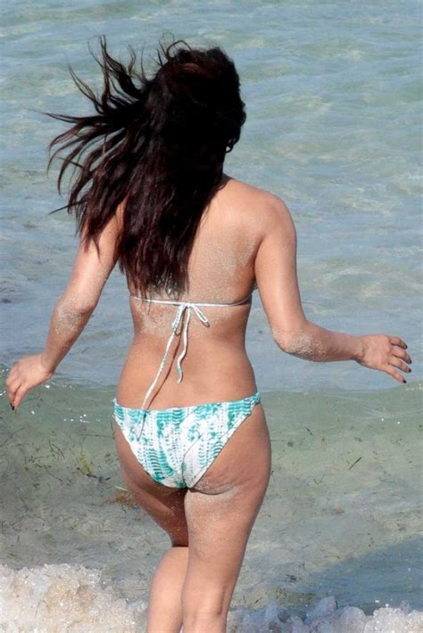 Priyanka Chopra On The Beach In Miami On May 15 08 Flamingo Bikini