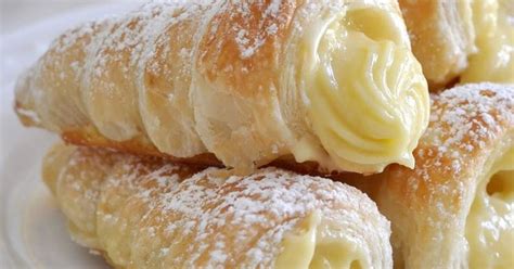 1 sheet of puff pastry, defrosted (about 8 oz, 225 gr) 1/4 cup (50 gr) of sugar. Italian Cream Stuffed Cannoncini (Puff Pastry Horns) in ...