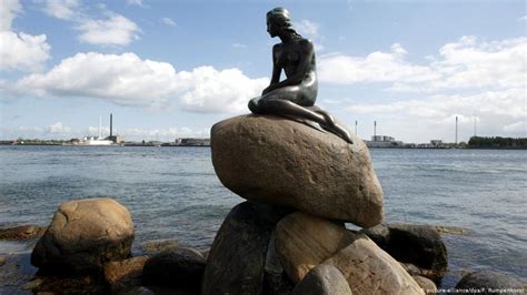 The Little Mermaid Statue In Copenhagen Dw Travel Dw