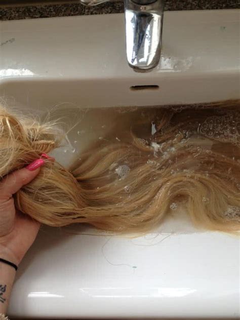 Something you need to know before purchasing halo hair extensions. Fake it: How to Use Clip-in Hair Extensions