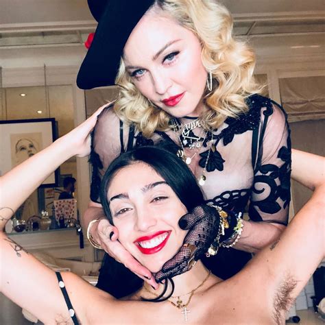 Madonna Posta Foto A Filha E Reacende Debate Sobre Depila O
