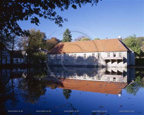 In the floodplain there are different habitats, such as the wechter mühlenbach, the talaue with the typical floodplain forest and the forested limestone mountain range. Tecklenburg, Haus Marck