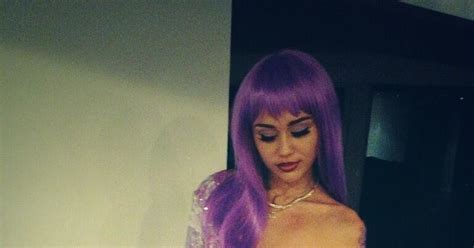 Miley Cyrus Dressed Up As Lil Kim From The 1999 Vmas Let Last Year