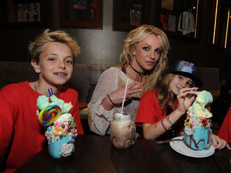 Самые новые твиты от britney spears (@britneyspears): Britney Spears' Son Says She May 'Quit' & Isn't Sure If She's 'Controlled'