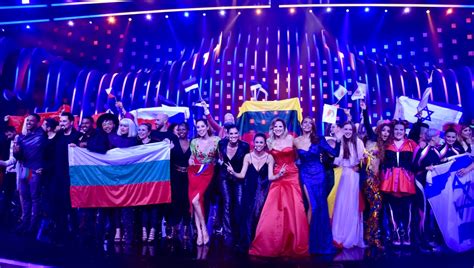 Songfestival update doet in aanloop naar het (junior) eurovisie songfestival verslag van het. In welke helft zien we finalisten uit halve finales terug ...