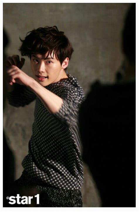 From plaid shirts to leather jacket, lee jong suk perfectly managed every item, and his model body. Lee Jong Suk