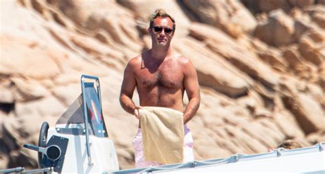 Jude Law Goes Shirtless On Honeymoon Gives Off ‘talented Mr Ripley’ Vibes Jude Law