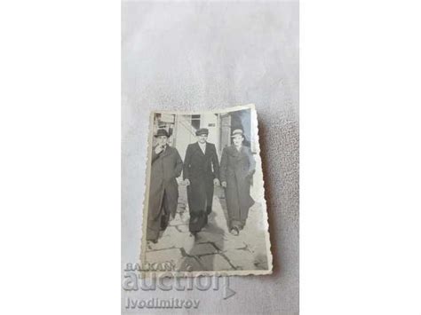 Снимка София Трима мъже на разходка Стари снимки Изделия от хартия balkanauction