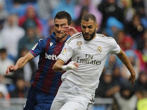 Karim Benzema scores twice as Real Madrid hold on to beat ...