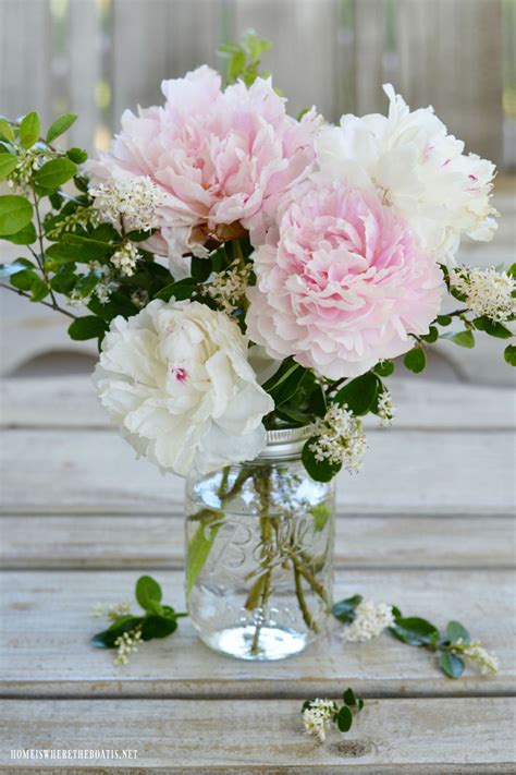 52 easy diy flower arrangements that ll instantly brighten up any room flower arrangements diy