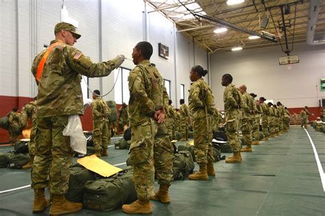 Army Orders Pause In Shipment Of Trainees To Initial Military Training