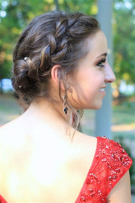The messy look of this braid makes you look funky and you can opt this for your western outfit to go even funkier. Rope Twist Updo | Homecoming Hairstyles | Cute Girls ...