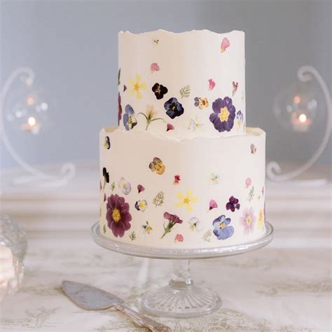 Pin Auf Edible Pressed Flower Cakes