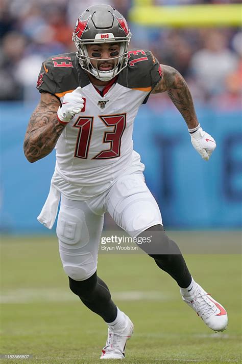 News Photo Mike Evans Of The Tampa Bay Buccaneers Sprints Nfl