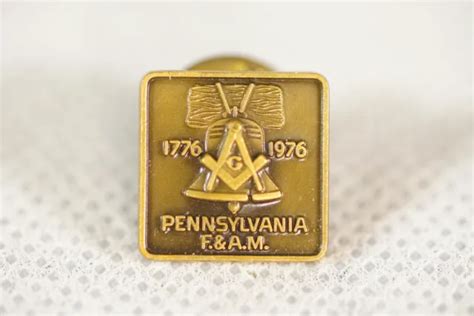 Authentic Masonic Bicentennial 1776 1976 Square Compass Bronze Tie Tack