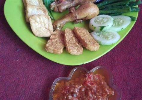 5 resep membuat sambal sederhana dan sangat mudah. Resep Sambal Lalapan Bebek Goreng - Download Gambar Ayam ...