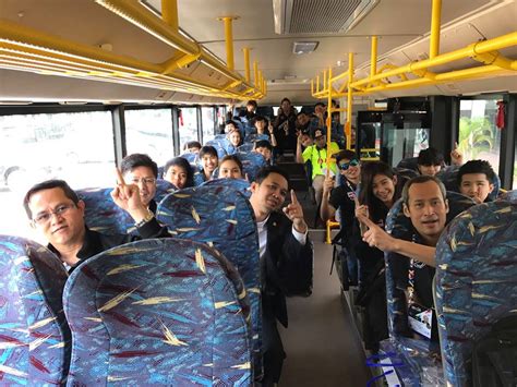 ช่วงเย็นวันนี้ ทีมงาน the thaiger ขอชวนแฟนฟุตซอลชาวไทย มาร่วมเชียร์ และส่งกำลังใจฟุตซอลทีมชาติไทย ไปพร้อมๆ. สตอรี่ที่เจ้าภาพจัดให้ทีมฟุตซอลหญิงไทยเริ่มขึ้นแล้ว ...