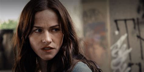 Do you like this video? Watch Syfy's Van Helsing Season 2 Trailer | Screen Rant