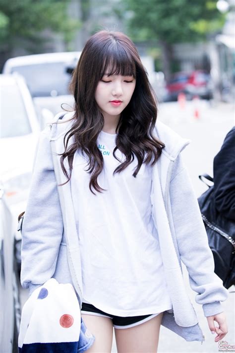 She is the lead dancer of gfriend. Gfriend Yerin Airport Fashion - Official Korean Fashion