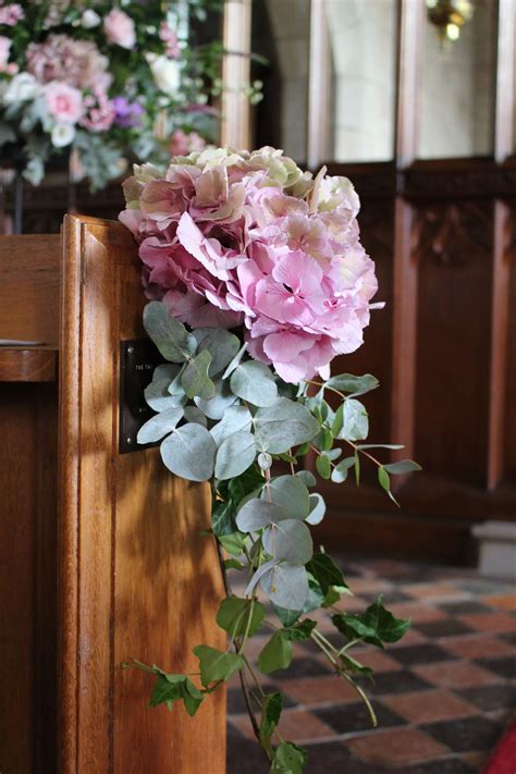 Pretty Pink Hydrangea Pew End Fiori Per La Chiesa Da Matrimonio