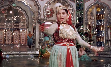 Mahira khan song morey saiyan. Mahira Khan's Morey Saiyan in Parey Hut Love is Quite ...