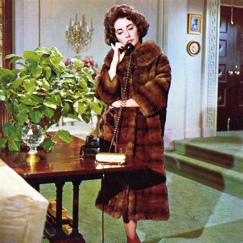 The Elizabeth Taylor Look Book Elizabeth Taylor Style Elizabeth Taylor Bright Caftan