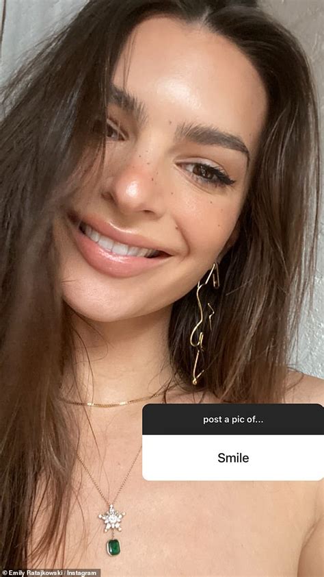 Emily Ratajkowski Bares Her Pregnant Belly In A White Crop Top With A