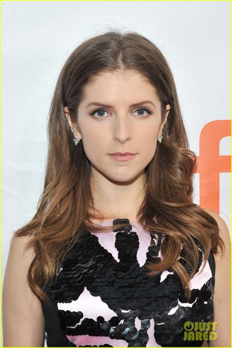 Anna Kendrick Loves To Check Out Kylie Jenners Snapchats Photo