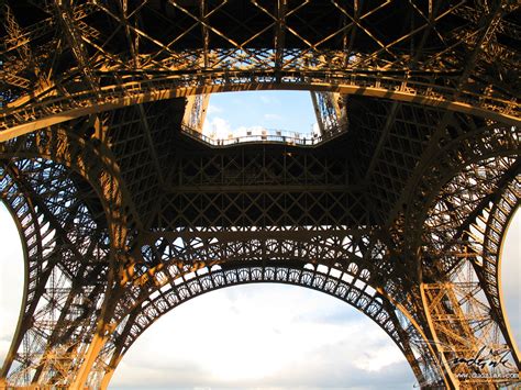 Under The Eiffel Tower Best Of Europe 2007 1600x1200