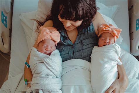 Double The Surprise Unbelievable Moment Mother Discovers She Has Twins