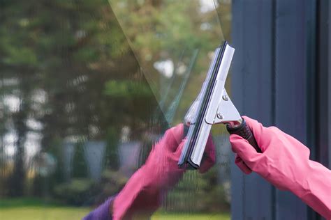 Comment nettoyer des vitres très sales Plus Belle la Vitre