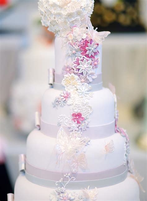 Cake with flowers and butterflies. 9 Romantic Butterfly Wedding Cakes That Will Give You ...