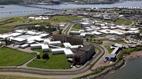 Gang Violence At Rikers Seizes Spotlight During Guards Trial In 12