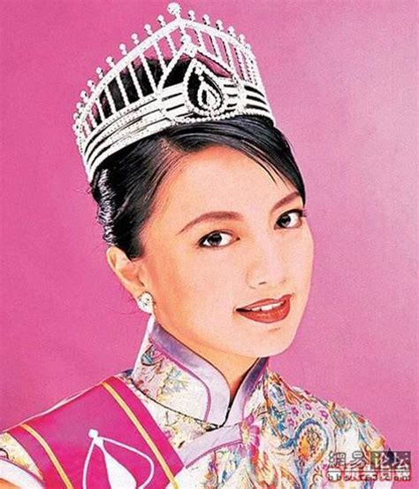 請選擇 中西區 灣仔區 東區 南區 九龍城區 黃大仙區 觀塘區 油尖旺區 深水埗區 荃灣區 葵青區 西貢區 沙田區 大埔區 北區 屯門區 元朗區 離島區. 1973年-2015年的港姐冠軍，你知道幾個？你覺得誰最美？ - 每日頭條