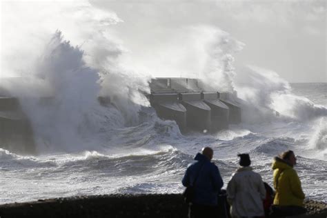 Uk Storm Causes Two Dungeness Nuclear Reactors To Close