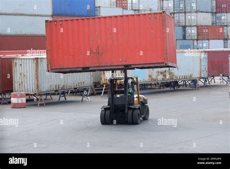 Forklifts Lift Containers And Container Warehouses Trade View Stock