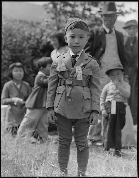 these 30 wwii photos from japanese internment camp were censored and now everyone can see them
