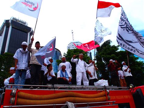 Who Are The “conservatives” The Rise Of Anti Pluralist Dissidents In Nahdlatul Ulama Nu