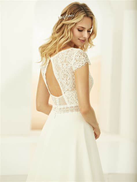 Hier siehst du punktechiffon mit stehkragen, smokdetails, lässige taschen & einiges. arleta-bianco-evento-bridal-dress-monaberg-brautkleid-boho ...