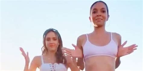 Jessica Alba 39 Shows Off Toned Abs In New Tiktok Dance Video