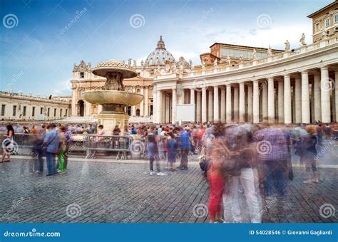 People Moving In Saint Peter Square Vatican City Editorial Photo