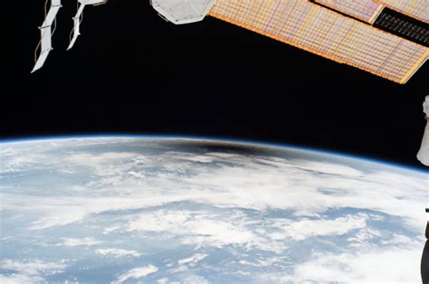 Heres How The Total Solar Eclipse Looked From The Iss Inverse