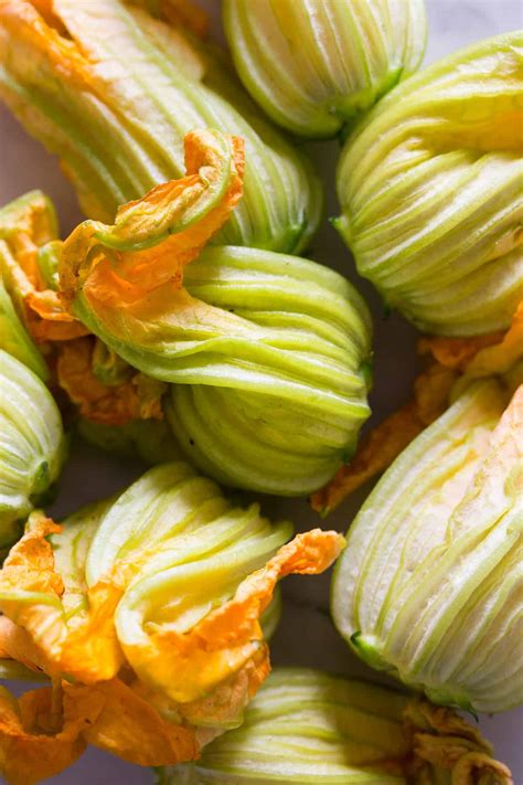 Add the garlic, zucchini, chard, salt and pepper. Zucchini Blossom and Smoked Gouda Pasta | Spoon Fork Bacon