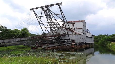 5, or tt5, weighs 4,500 tons and is supported by a pontoon of 75 meters in length, 35 meters in width and 3 meters in depth. Tanjung Tualang Tin Dredge Batu Gajah Perak Malaysia - YouTube
