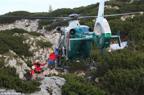 German Doctors Close To Reaching Injured Climber Trapped
