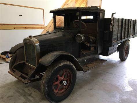 1925 International 2 Ton Truck Barn Finds